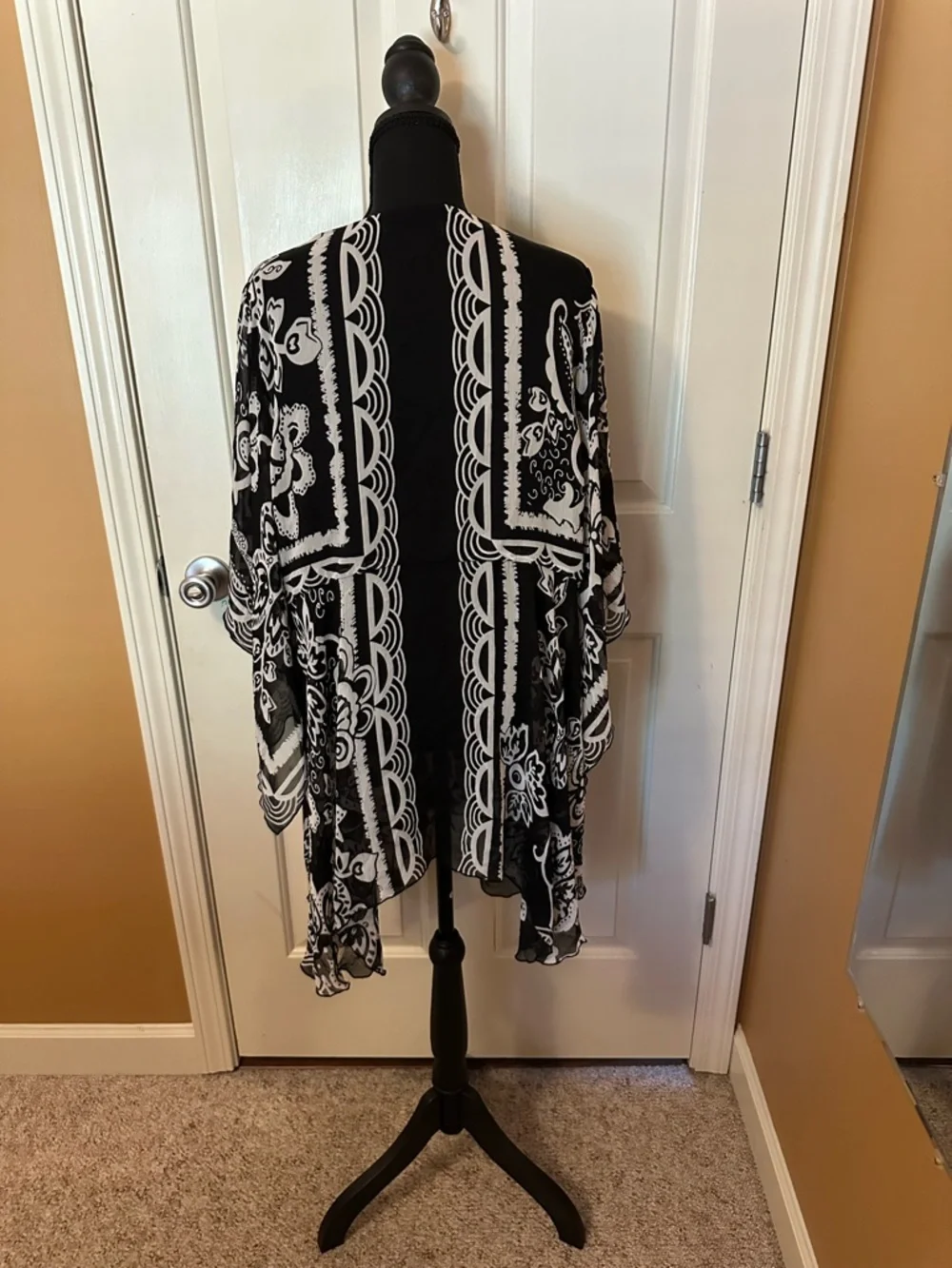 Coldwater Creek Black and White Printed Kimono - Picture 3 of 11
